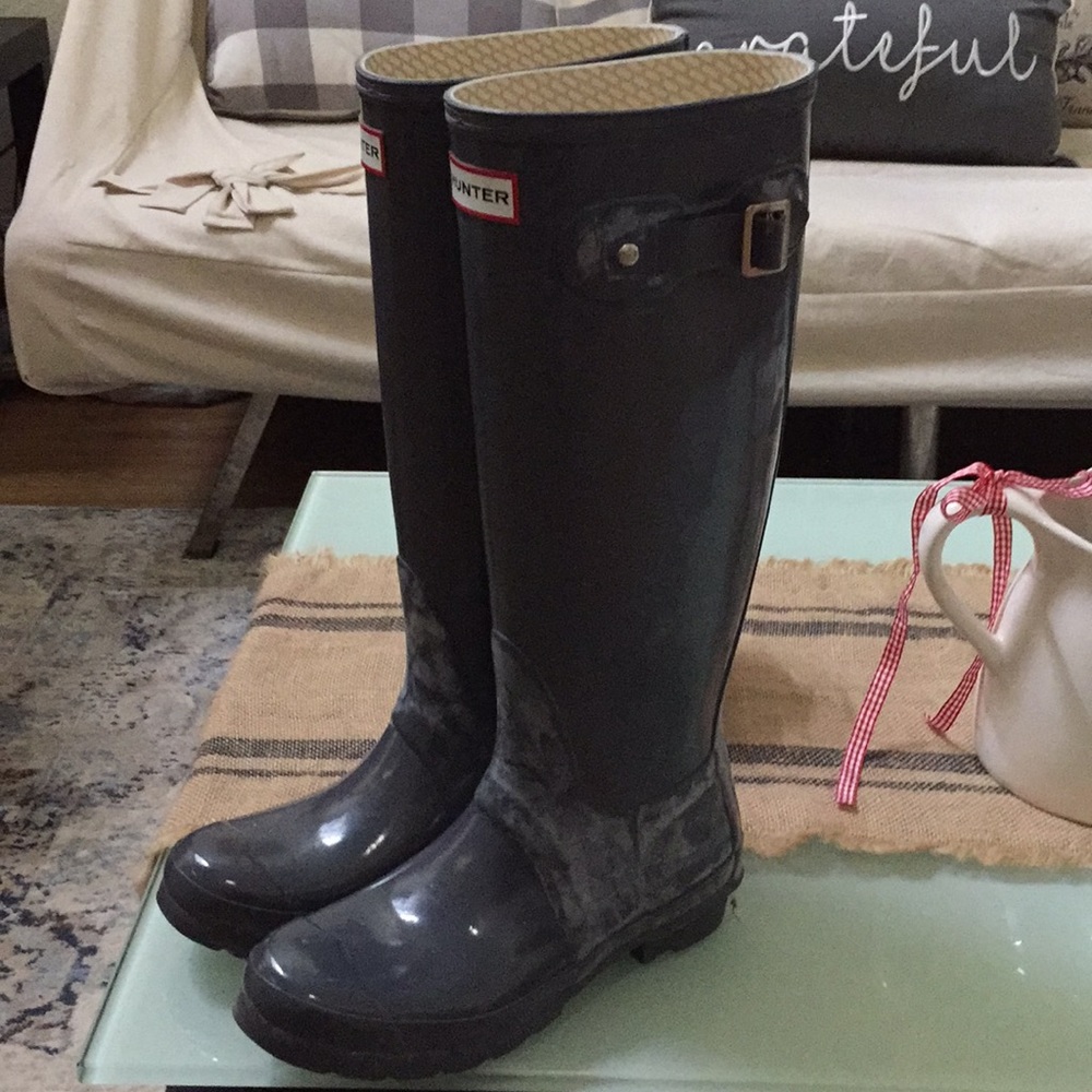 Good Used Condition Hunter Gray Rain Boots 5M/6F